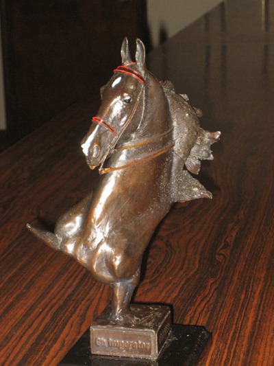 Bronze statue of the Five-Gaited World's Grand Champion Imperator by Douwe Blumberg.